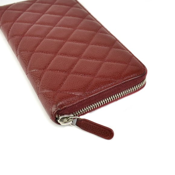 CHANEL: Burgundy Quilted Leather CC Logo Wallet nu - Picture 5 of 10